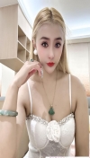 穿白睡衣的朵朵老师